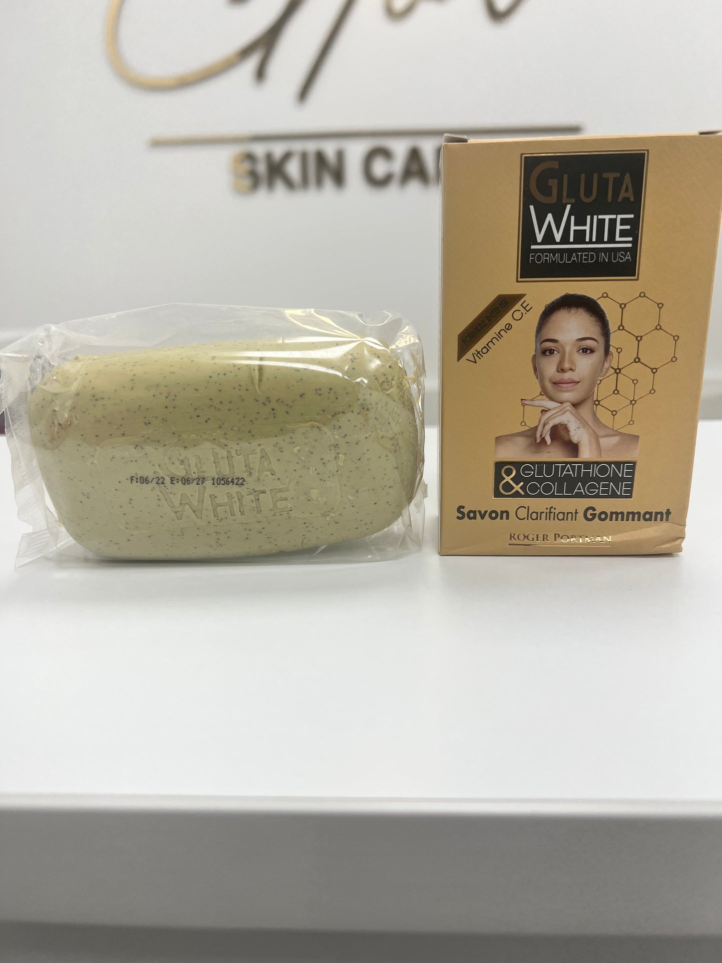 Glutathione collagen exfoliating lightening soap